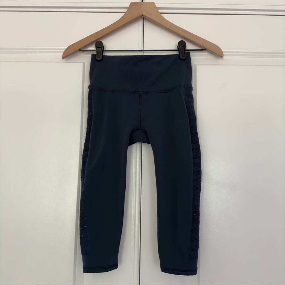 Lululemon Reveal Crop Leggings Capri cropped 15” cutout stripes athletic yoga 4